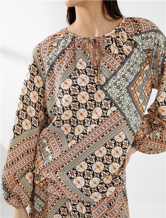 Koton 4Sak60060Uw 2D2 Turuncu Desenli Kadın Dokuma Uzun Kollu Bluz