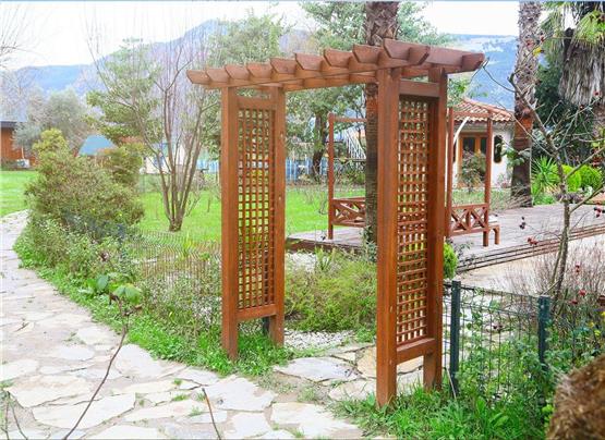 Mandu Ahşap Bahçe Giriş Kapısı Ve Sarmaşık Bank-Sg02 (2 Farklı Kullanım)