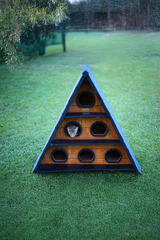 Mandu Ahşap Üçgen Kedi Evi (Büyük Boy)-Mnd243