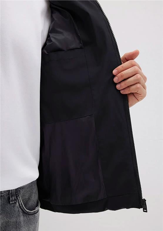 Mavı M0110618-71379 Jet Sıyah Erkek Normal Kesım Dık Yaka Sısme Mont