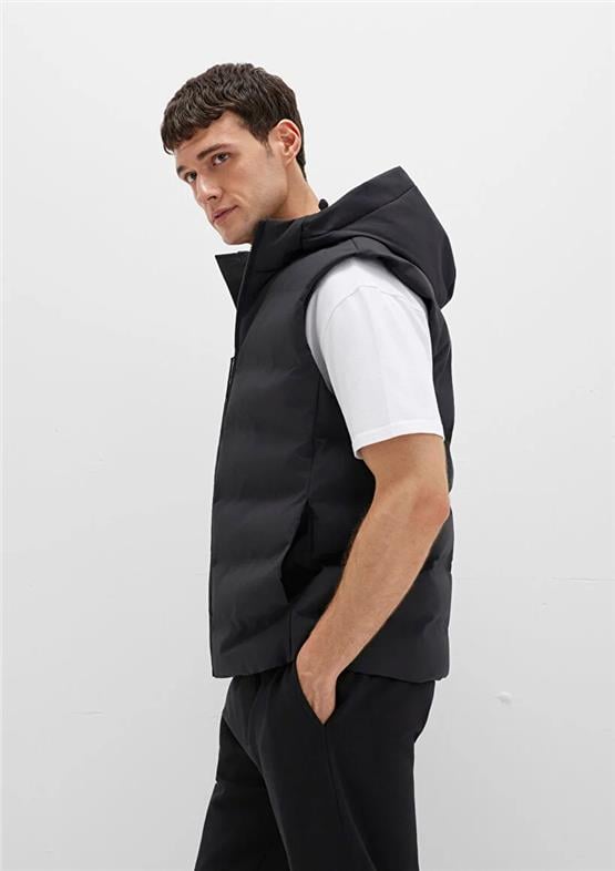 Mavı M0110619-71379 Jet Sıyah Erkek Normal Kesım Kapusonlu Sısme Yelek