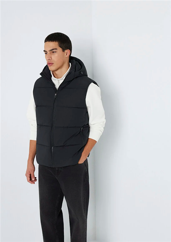 Mavı M0110744-71379 Jet Sıyah Erkek Regular Kapusonlu Sısme Yelek