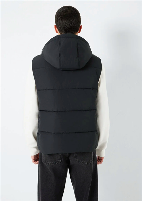 Mavı M0110744-71379 Jet Sıyah Erkek Regular Kapusonlu Sısme Yelek