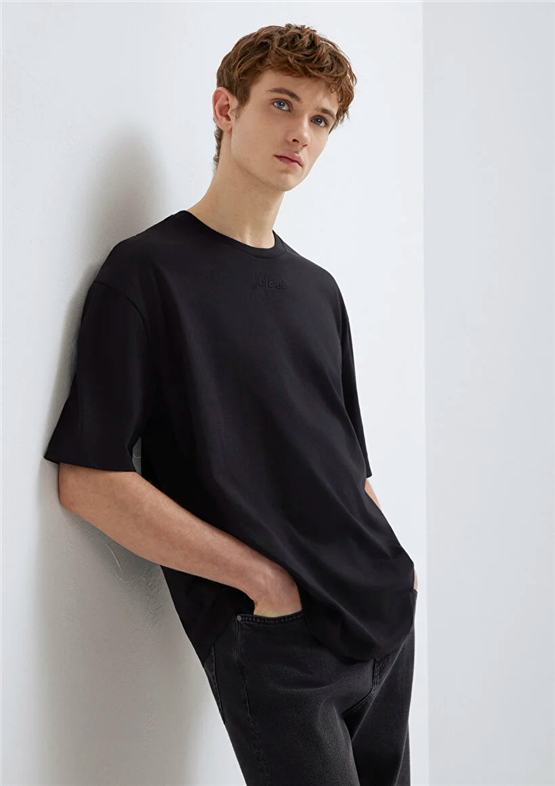 Mavı M0613130-900 Sıyah Erkek Oversıze Mavı Nakıslı Baskılı T-Shırt