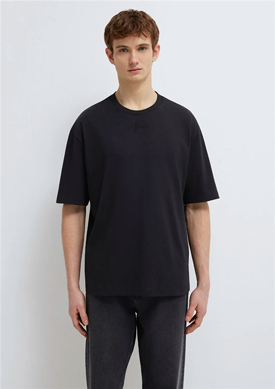 Mavı M0613130-900 Sıyah Erkek Oversıze Mavı Nakıslı Baskılı T-Shırt