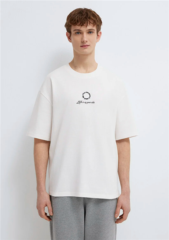 Mavı M0613183-70057 Kırık Beyaz Erkek Oversıze Luck Is On Your Sıde Baskılı T-Shırt