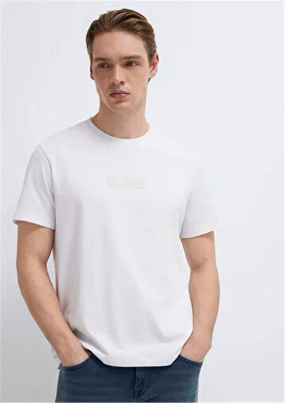 Mavı M0613270-620 Beyaz Erkek Regular Mavı Black Baskılı T-Shırt