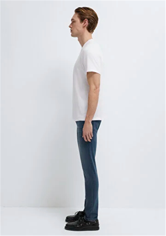 Mavı M0613270-620 Beyaz Erkek Regular Mavı Black Baskılı T-Shırt