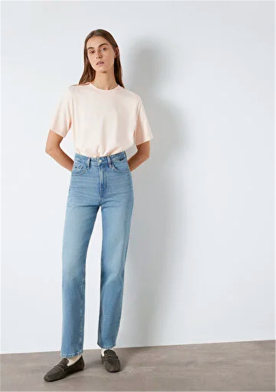 Mavi Y26 M1612829-71121 Pearl Blush Kadın Regular Logo Baskılı T-shirt