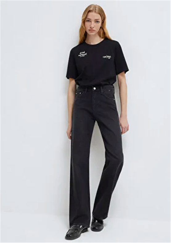 Mavi Y26 M1613739-900 Siyah Kadın Regular Slogan Baskılı Grafık T-shirt