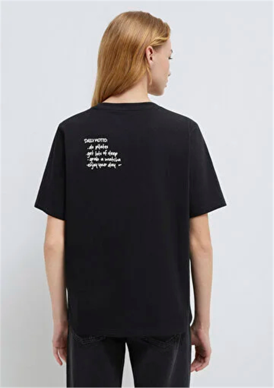 Mavi Y26 M1613739-900 Siyah Kadın Regular Slogan Baskılı Grafık T-shirt