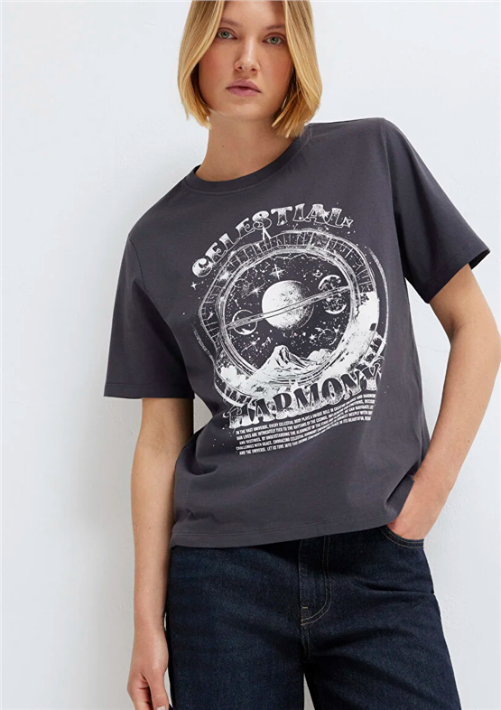 Mavi Y26 M1613742-70087 Komur Kadın Regular Astrolojı Baskılı T-shirt