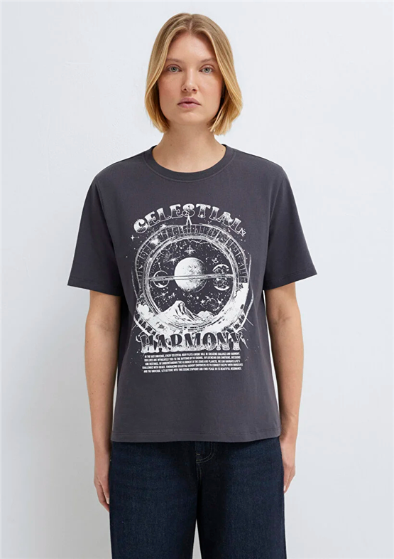 Mavi Y26 M1613742-70087 Komur Kadın Regular Astrolojı Baskılı T-shirt