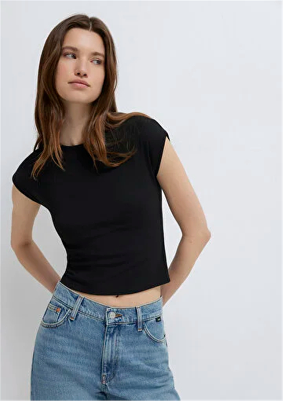 Mavi Y26 M1613809-900 Siyah Kadın Slim Kısa Kollu Basic T-shirt