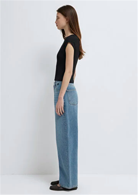 Mavi Y26 M1613809-900 Siyah Kadın Slim Kısa Kollu Basic T-shirt