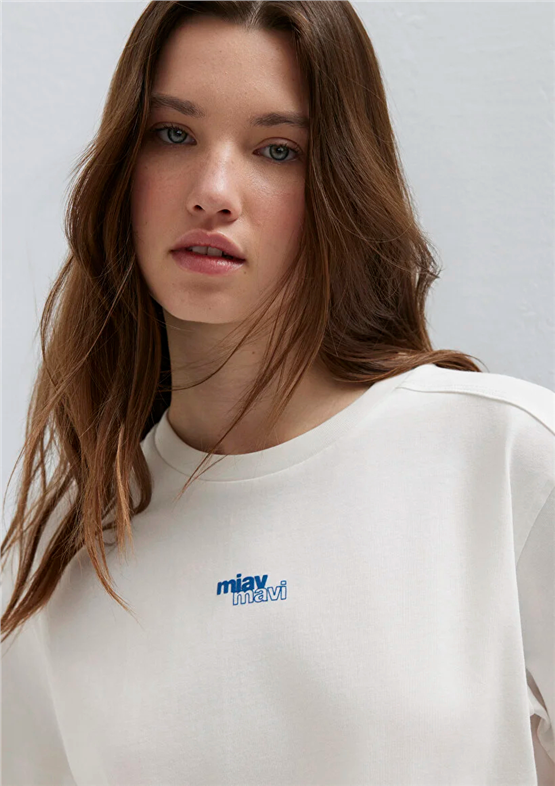 Mavi Y26 M1614091-70057 Kırık Beyaz Kadın Crop Mıav Baskılı T-shirt
