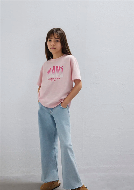 Mavı M7610386-71007 Tatlı Pembe Kız Cocuk Oversıze Mavı Jenerık Logo Baskılı T-Shırt