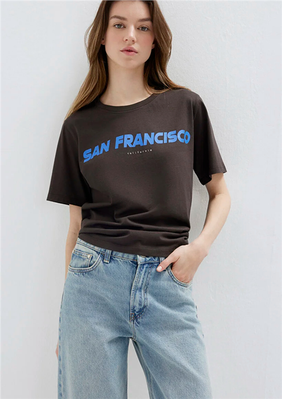 Mavi Y26 M1613736-70236 Kahve Cekırdegı Kadın Regular San Francısco Baskılı T-shirt