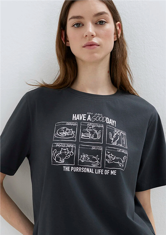 Mavi Y26 M1613876-83620 Gri İnce Çizgili Kadın Regular Kedi Baskılı T-shirt