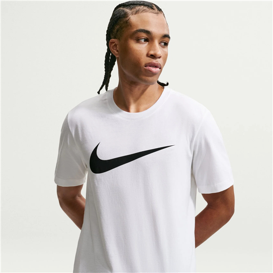 Nıke Dc5094 Sportswear Swoosh T-Shırt 100 Whıte/Black Erkek T-Shırt