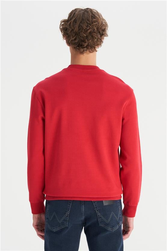 Wrangler W2520255 A47 Red Erkek Patch Logo Baskılı Regular Bısıklet Yaka Sweatshırt
