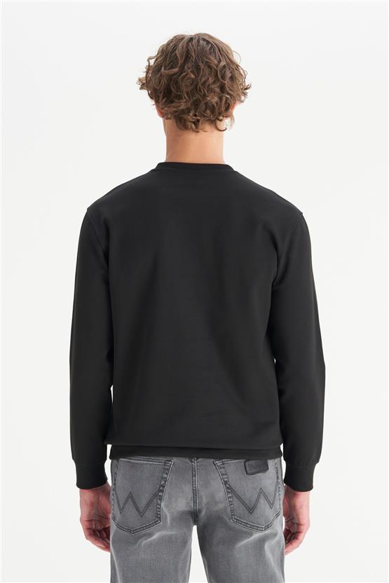 Wrangler W2520534 001 Black Erkek Mıd Logo Baskılı Regular Bısıklet Yaka Interlock Sweatshırt