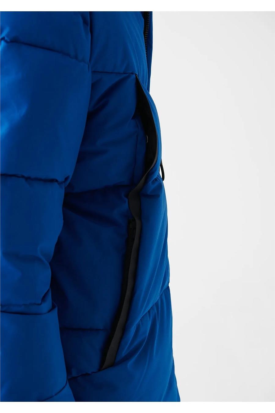 Mavi M0110068-70770 Koyu Saks Mavi Erkek Regular Geniş Kapuşonlu Şişme Ceket