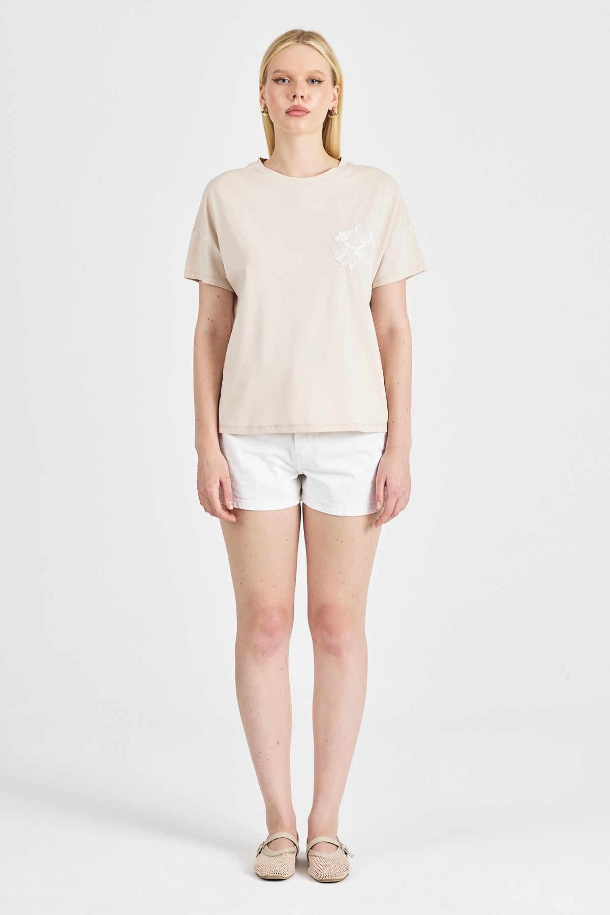Kadın Dantel Nakışlı %100 Pamuk Taş Tişört