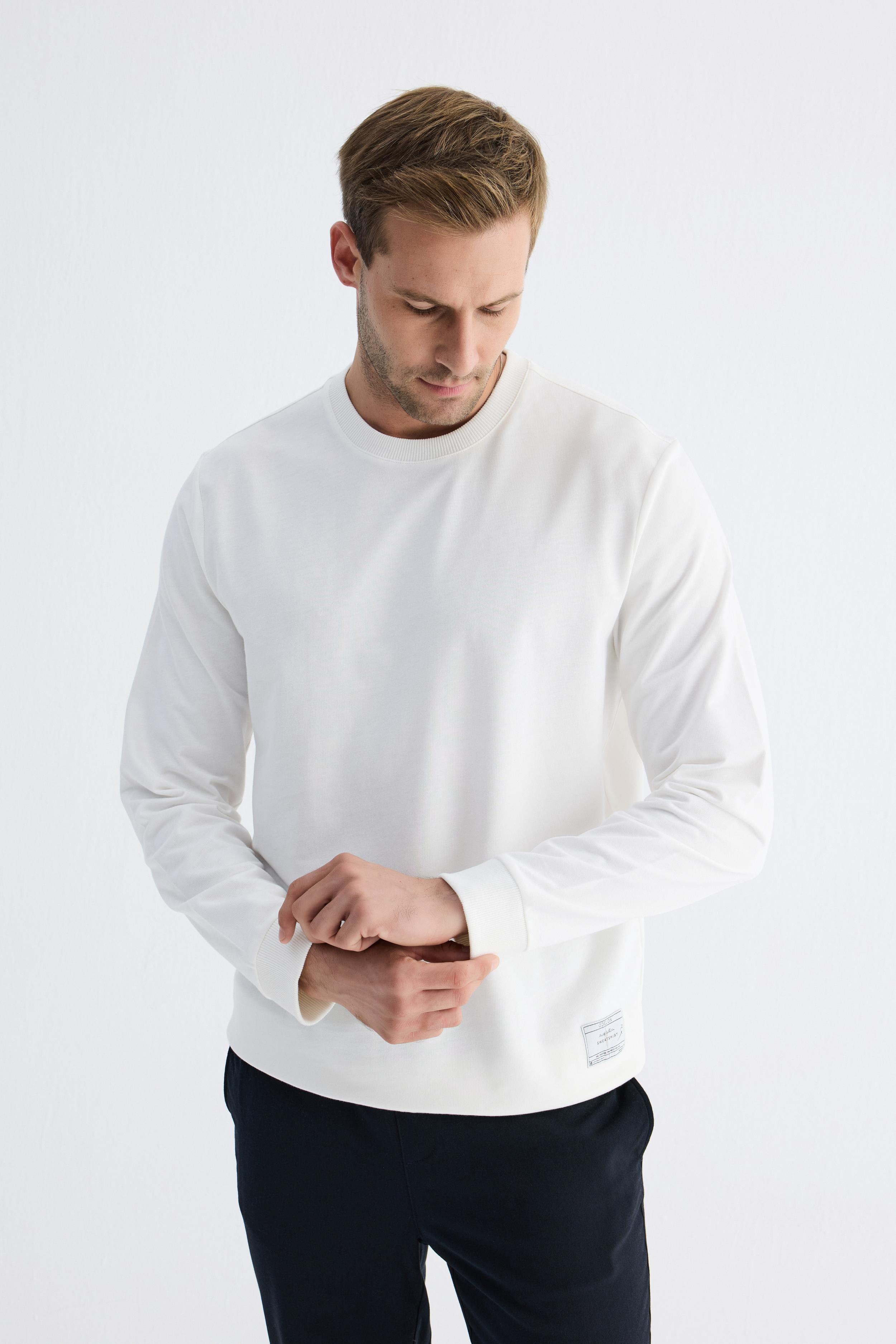  Basic Bisiklet Yaka Rahat Kalıp Düz Erkek Beyaz Sweatshirt 