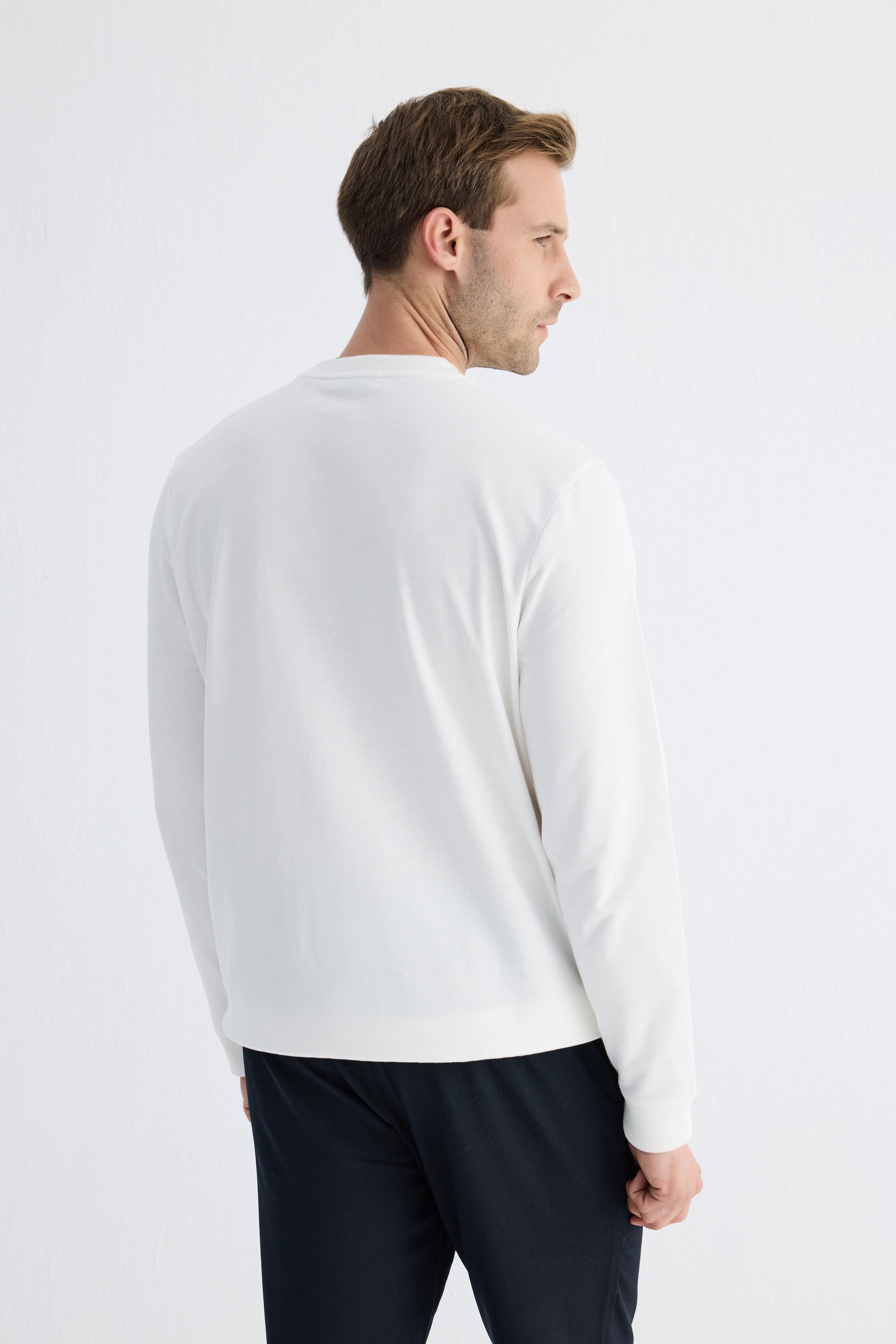  Basic Bisiklet Yaka Rahat Kalıp Düz Erkek Beyaz Sweatshirt 