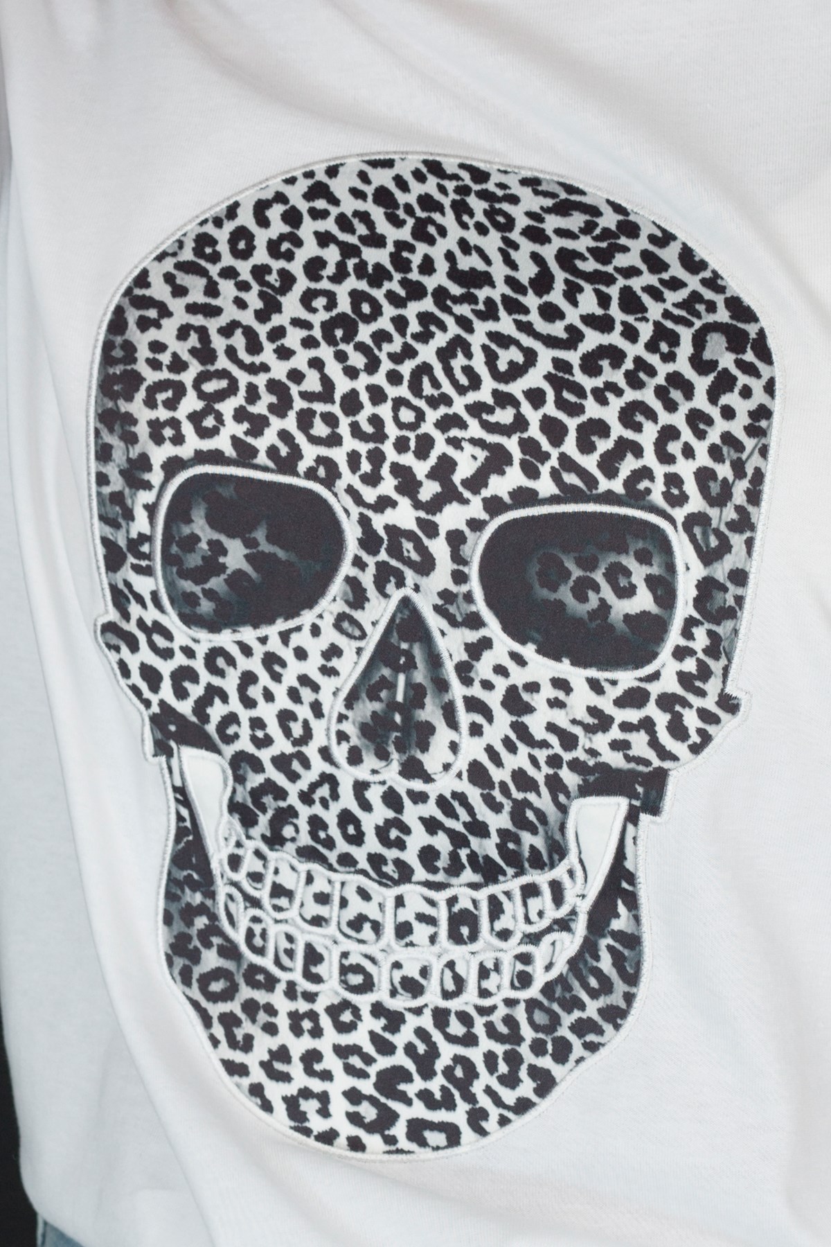 DIGITAL PRINTED-EMBROIDERED SKULL Tshirt 