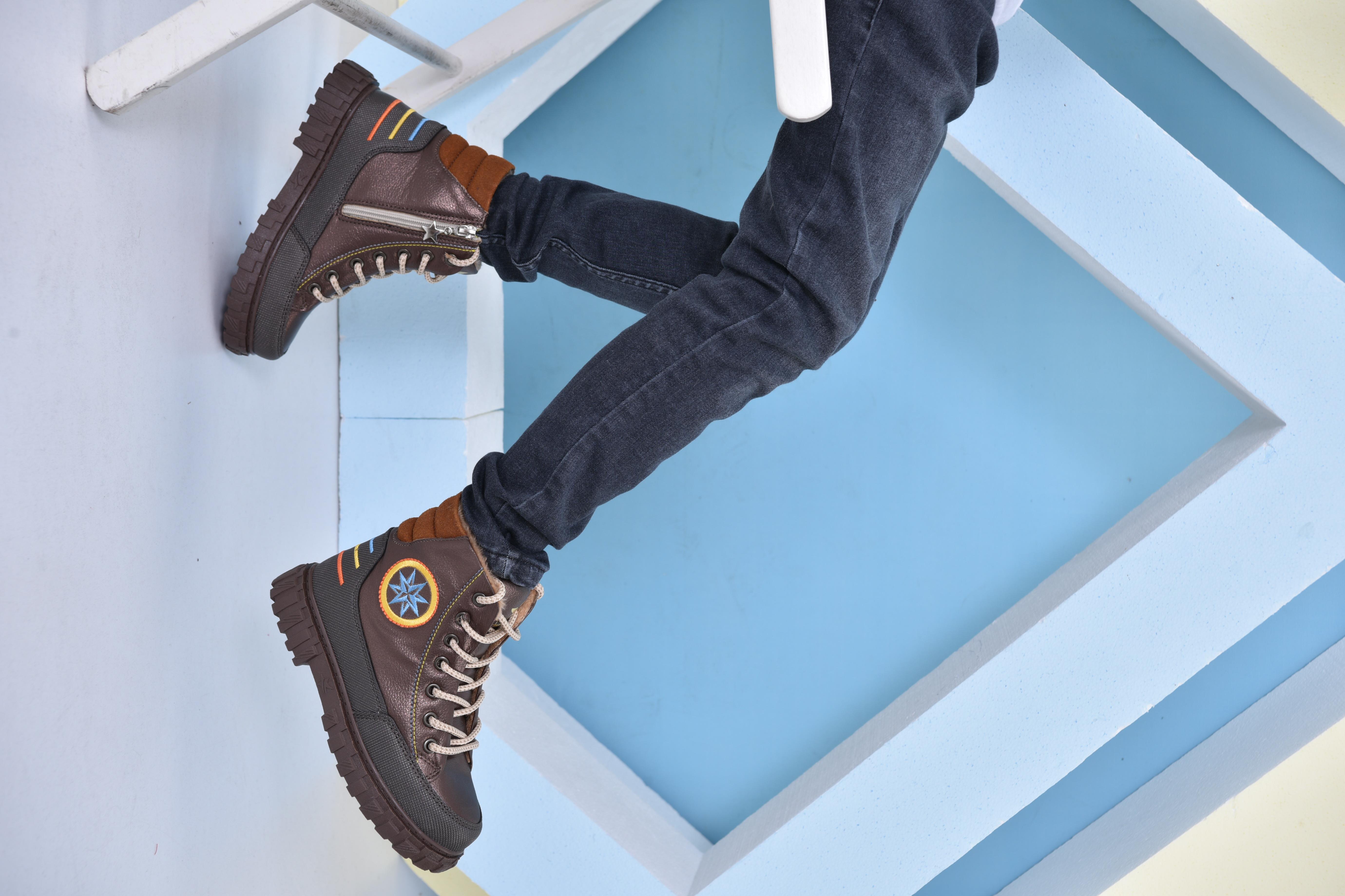 Kürklü Çocuk Botu