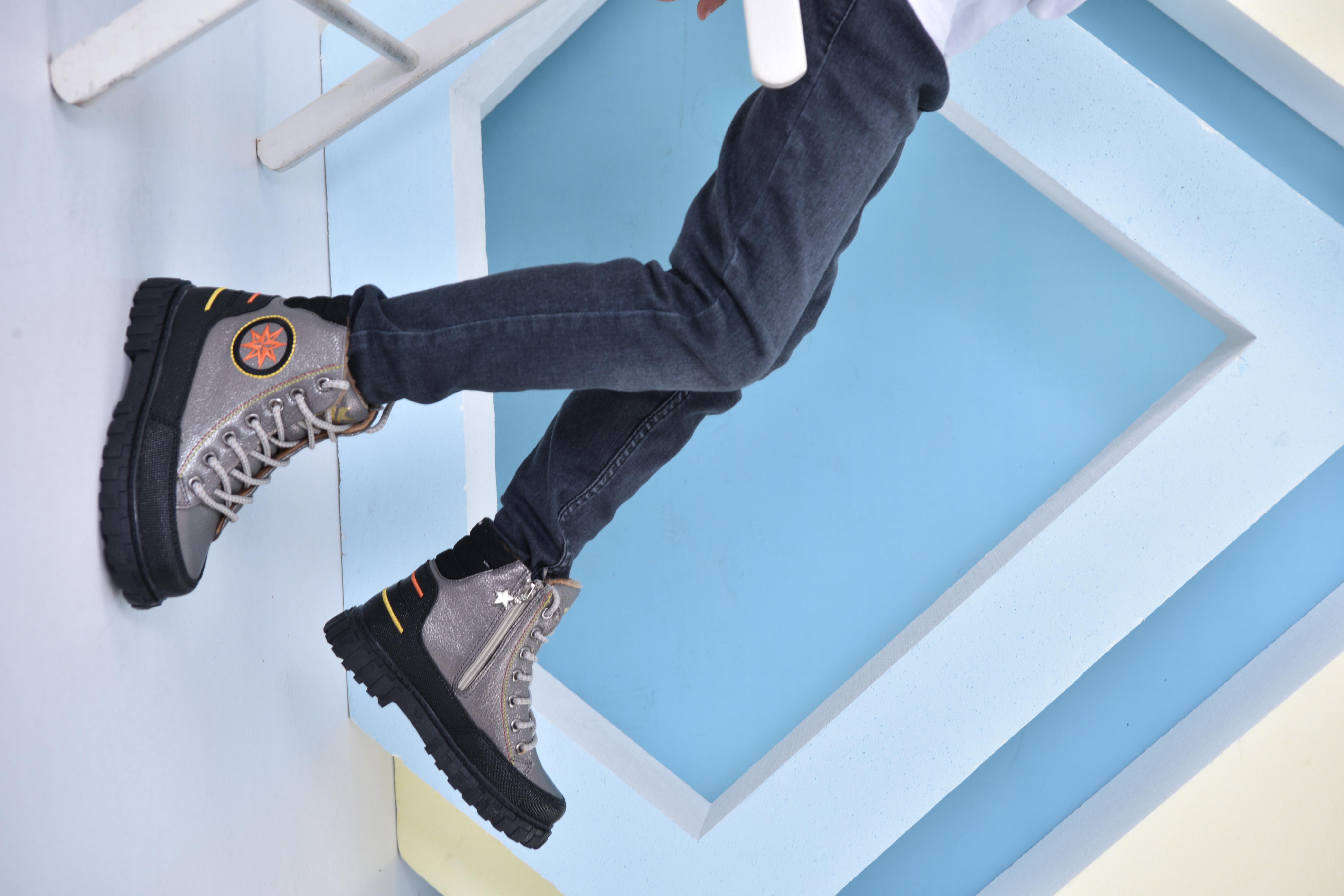 Kürklü Çocuk Botu