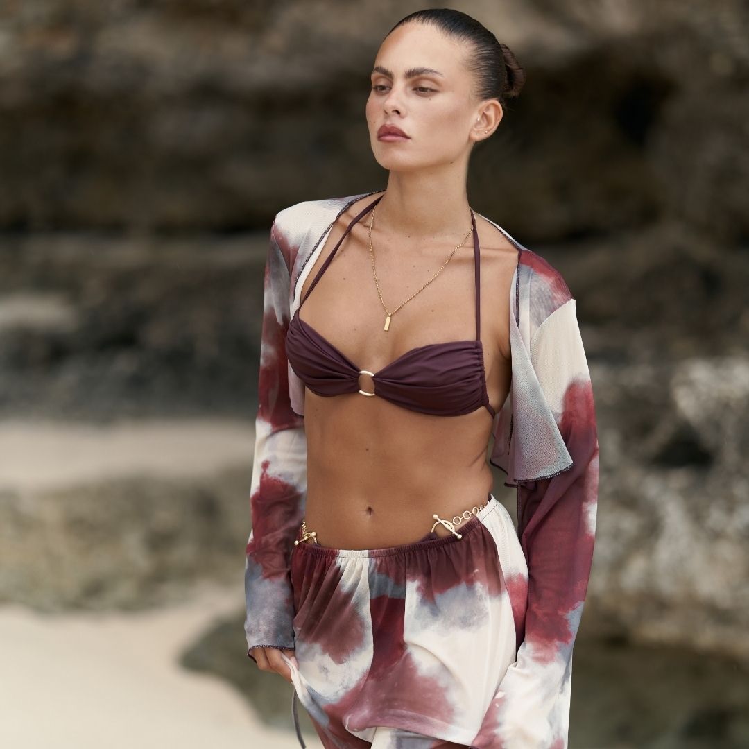 Plajda Bikini Üstüne Ne Giyilir?