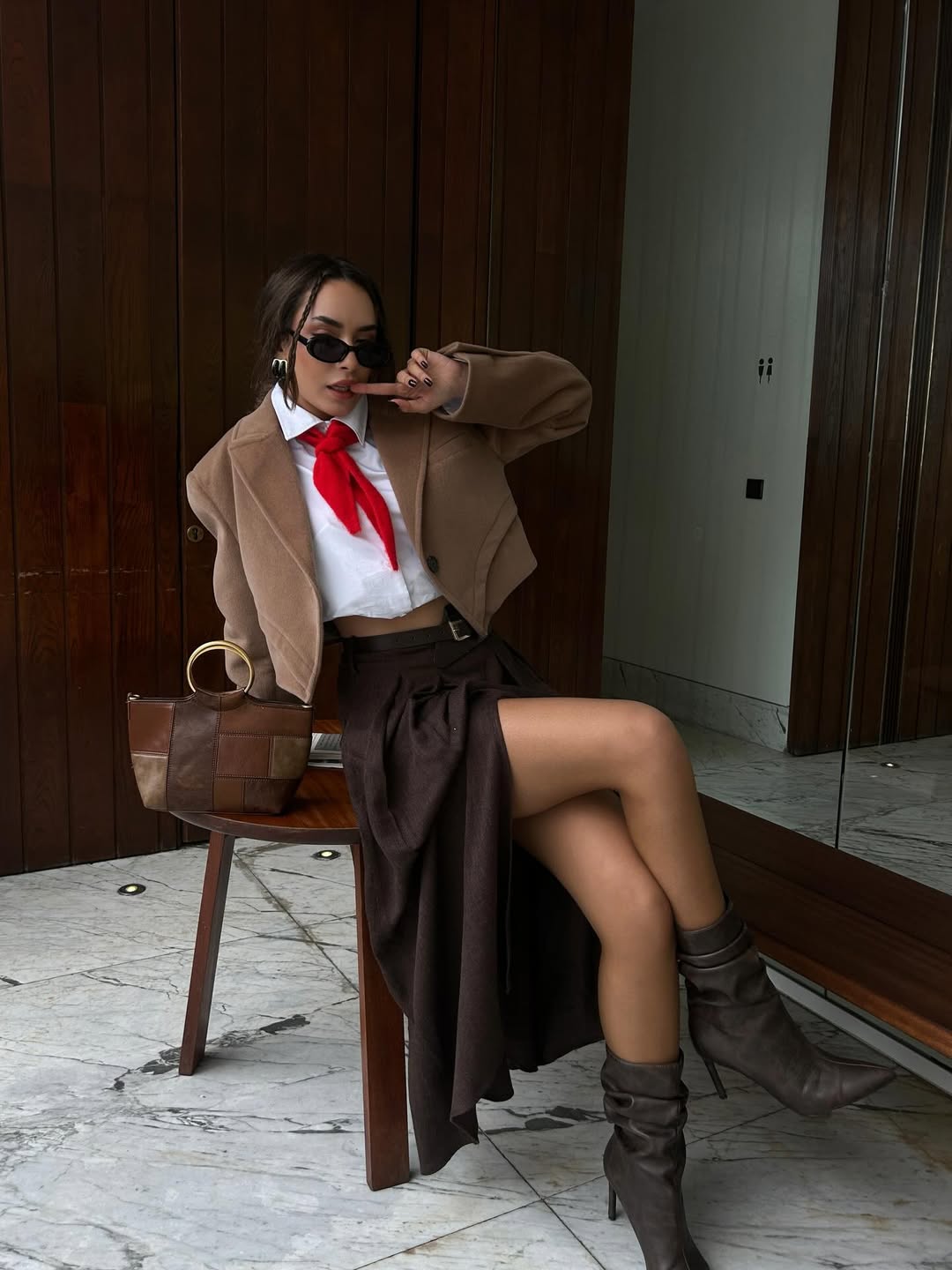 Teya Koyu Bej Üçgen Detay Crop Ceket