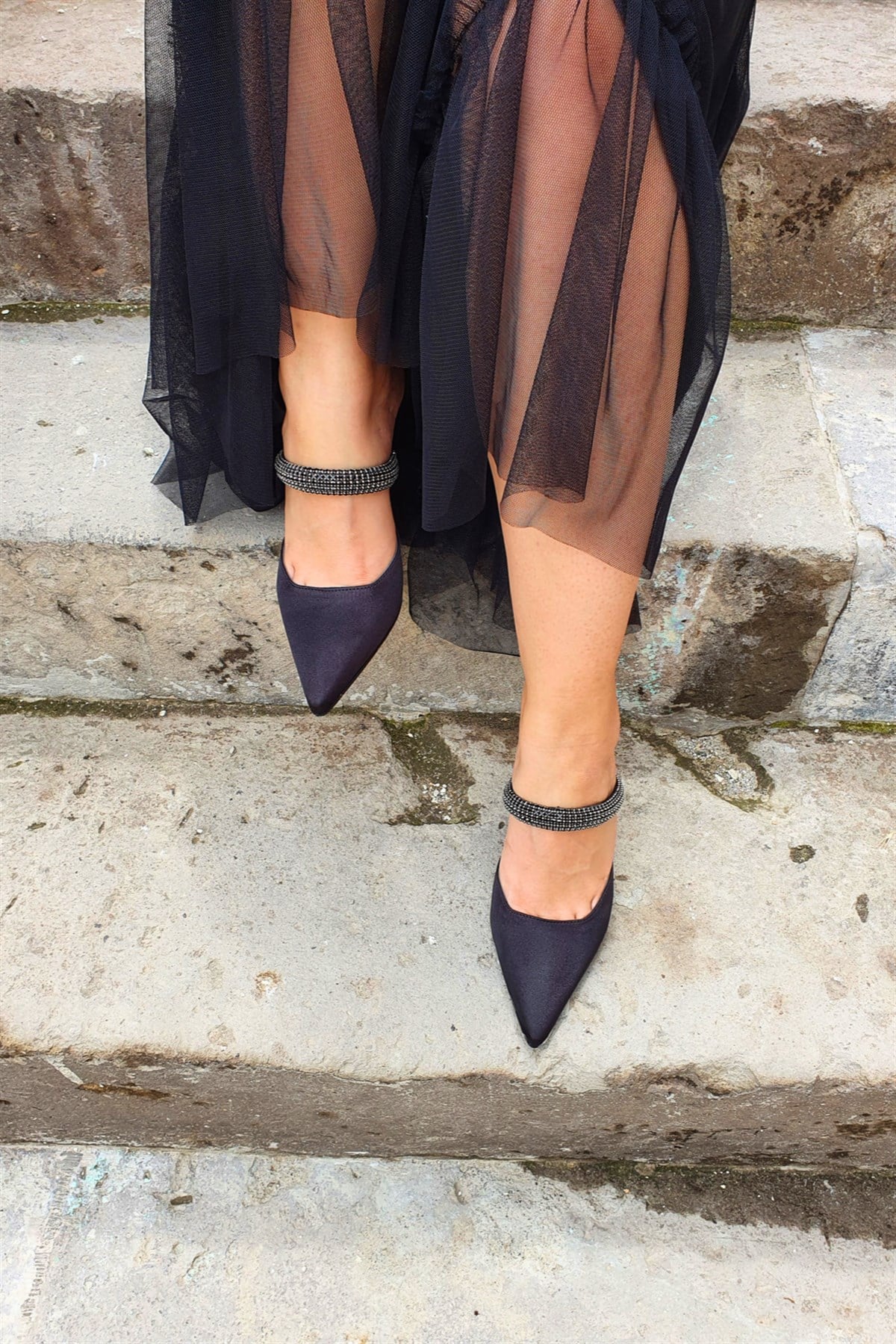 Charlotte Taşlı Saten Stiletto Siyah