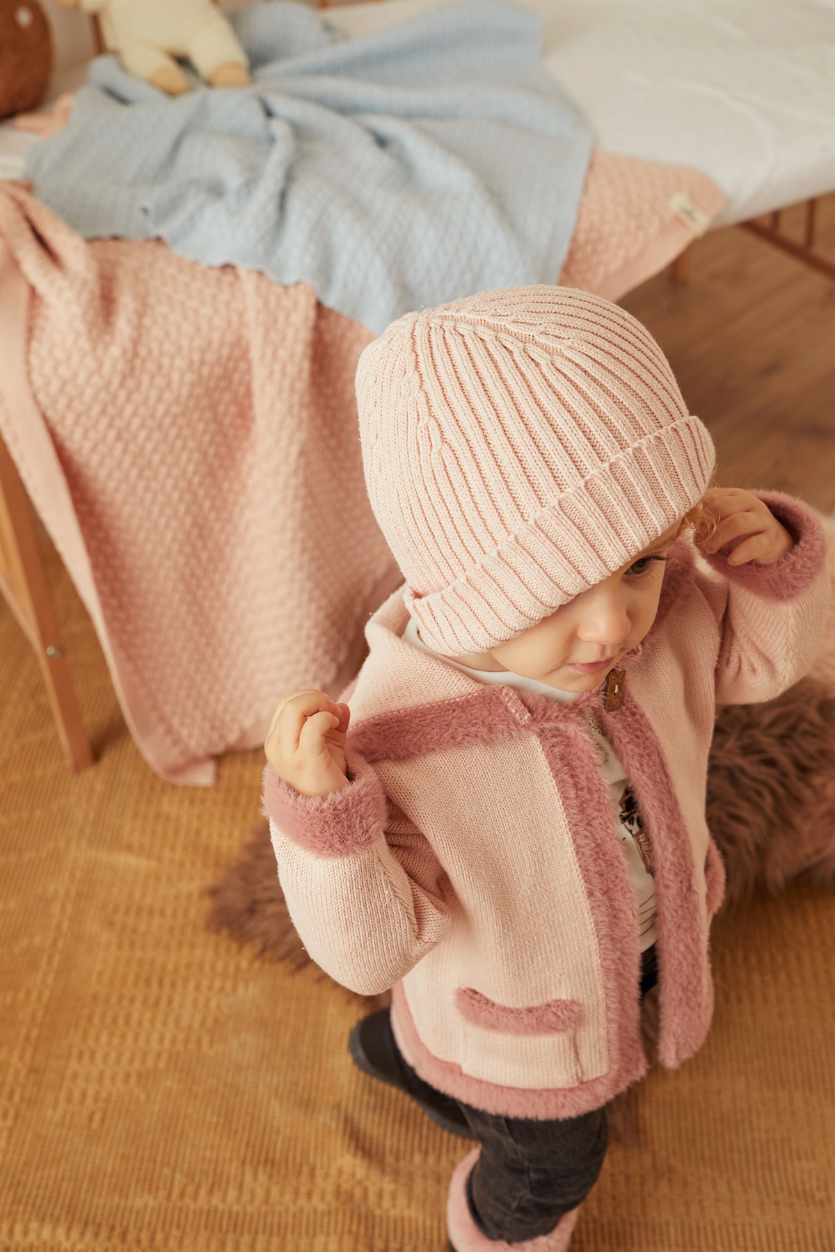 Pembe Püsküllü Kapüşonlu Bebek Hırka