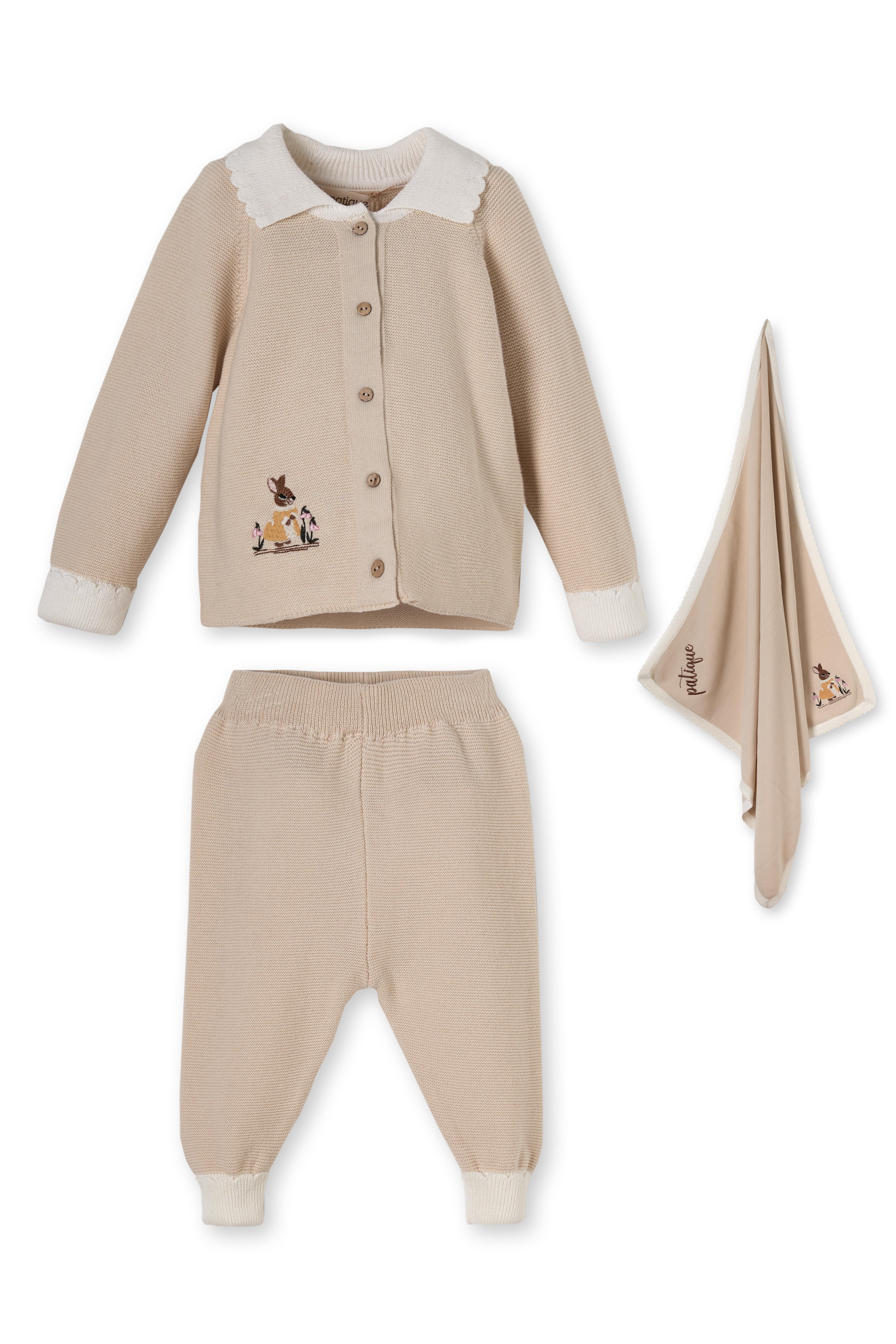 Bej Tavşan Nakışlı Düğmeli Organik Pamuk Triko Kız Bebek Hırka ve Pantolon Takım 