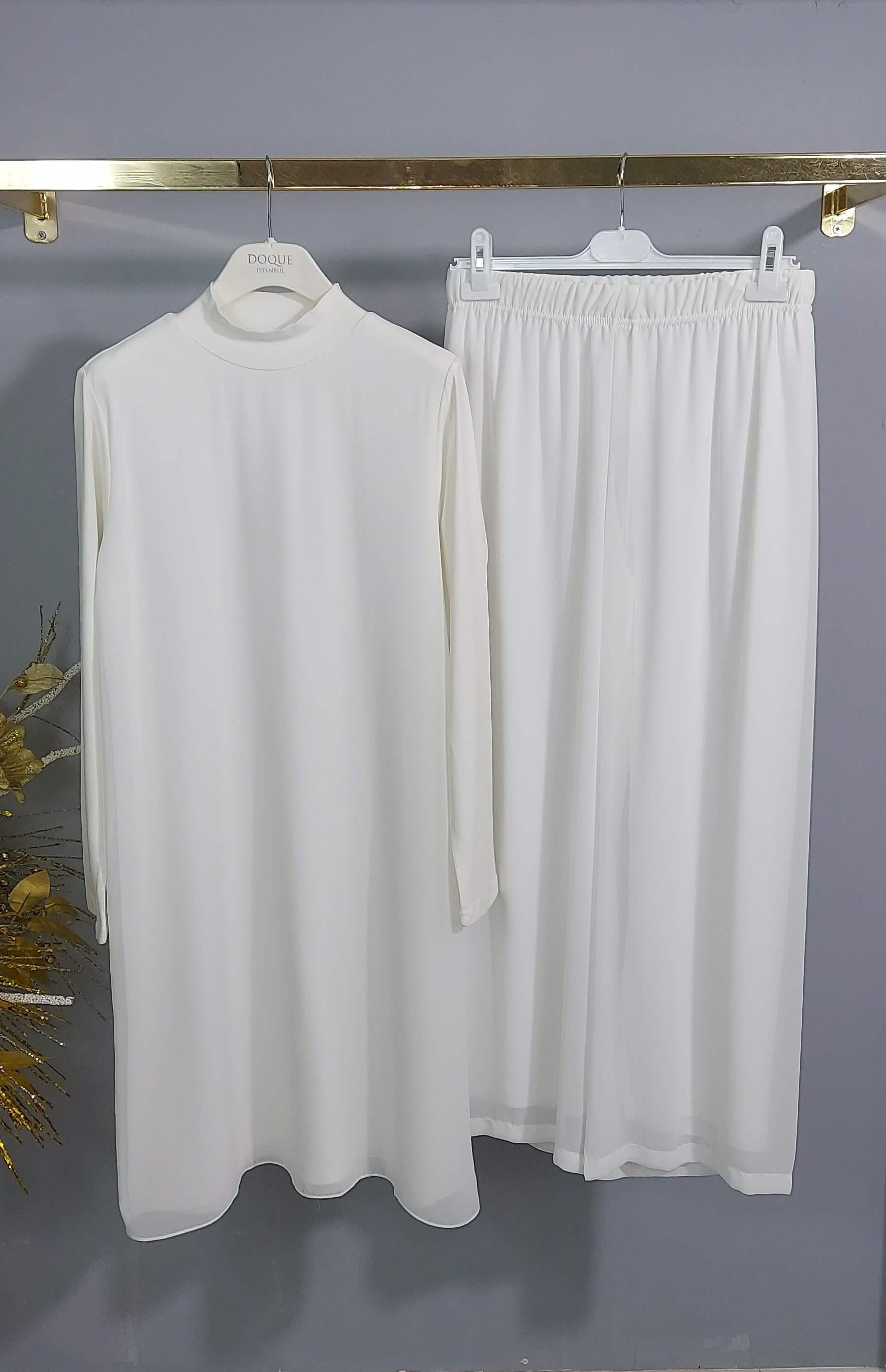 105 cm. Önü Şifon detaylı Dik Yaka Tunik  Ve Şifon Pantolon Takım