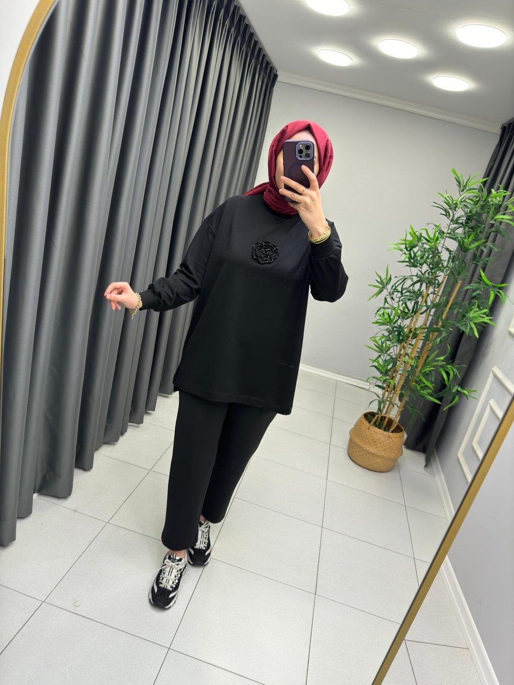 Gül Detaylı Sweat - Siyah