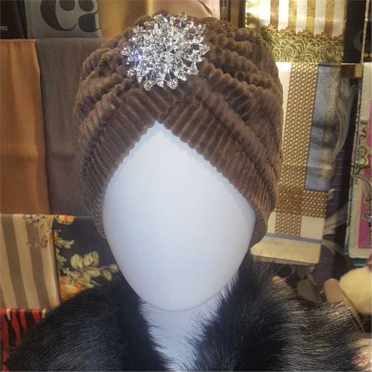 İthal Broşlu Kadife Bone