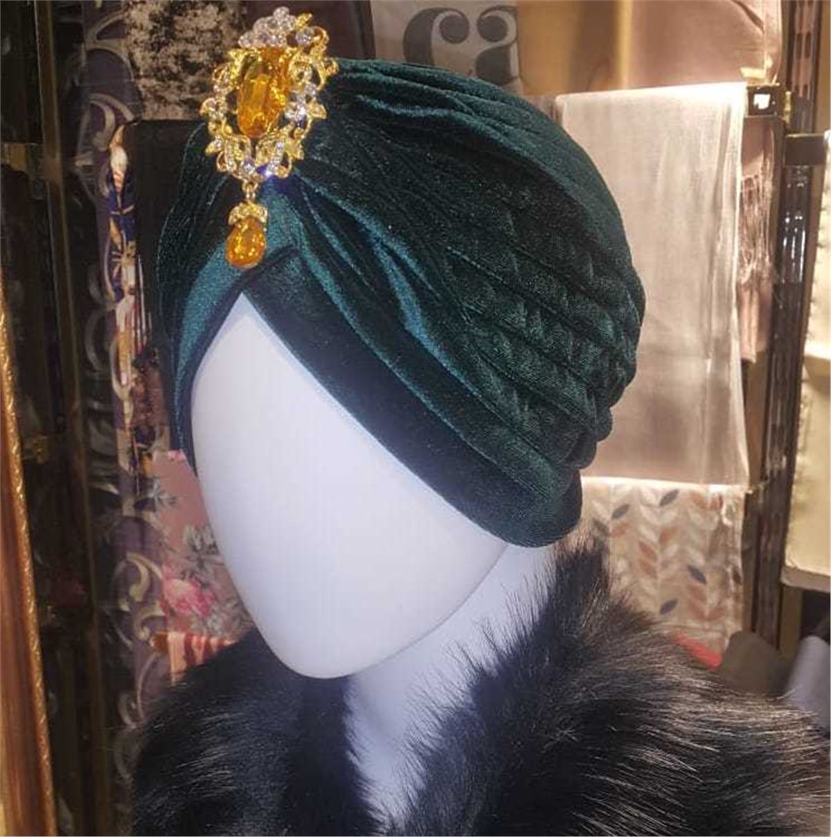 İthal Broşlu Kadife  Bone