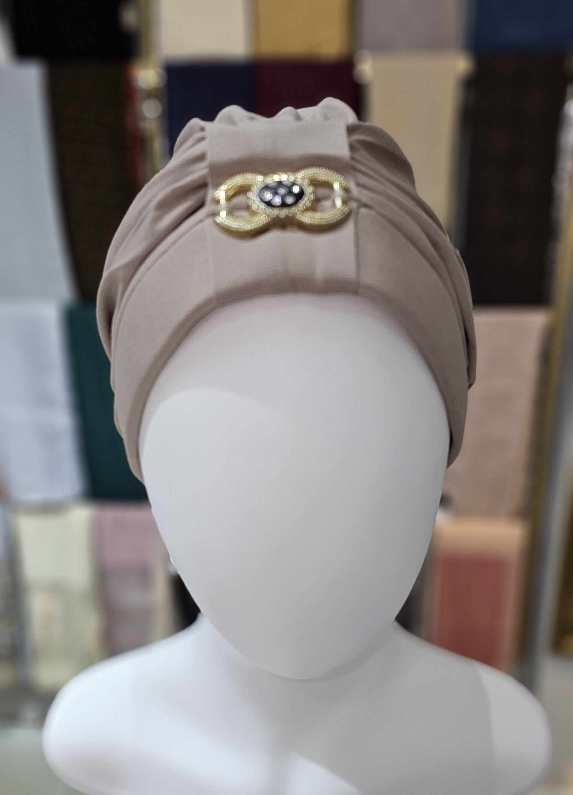 Lüx Tasarım Broşlu Bone - Bej