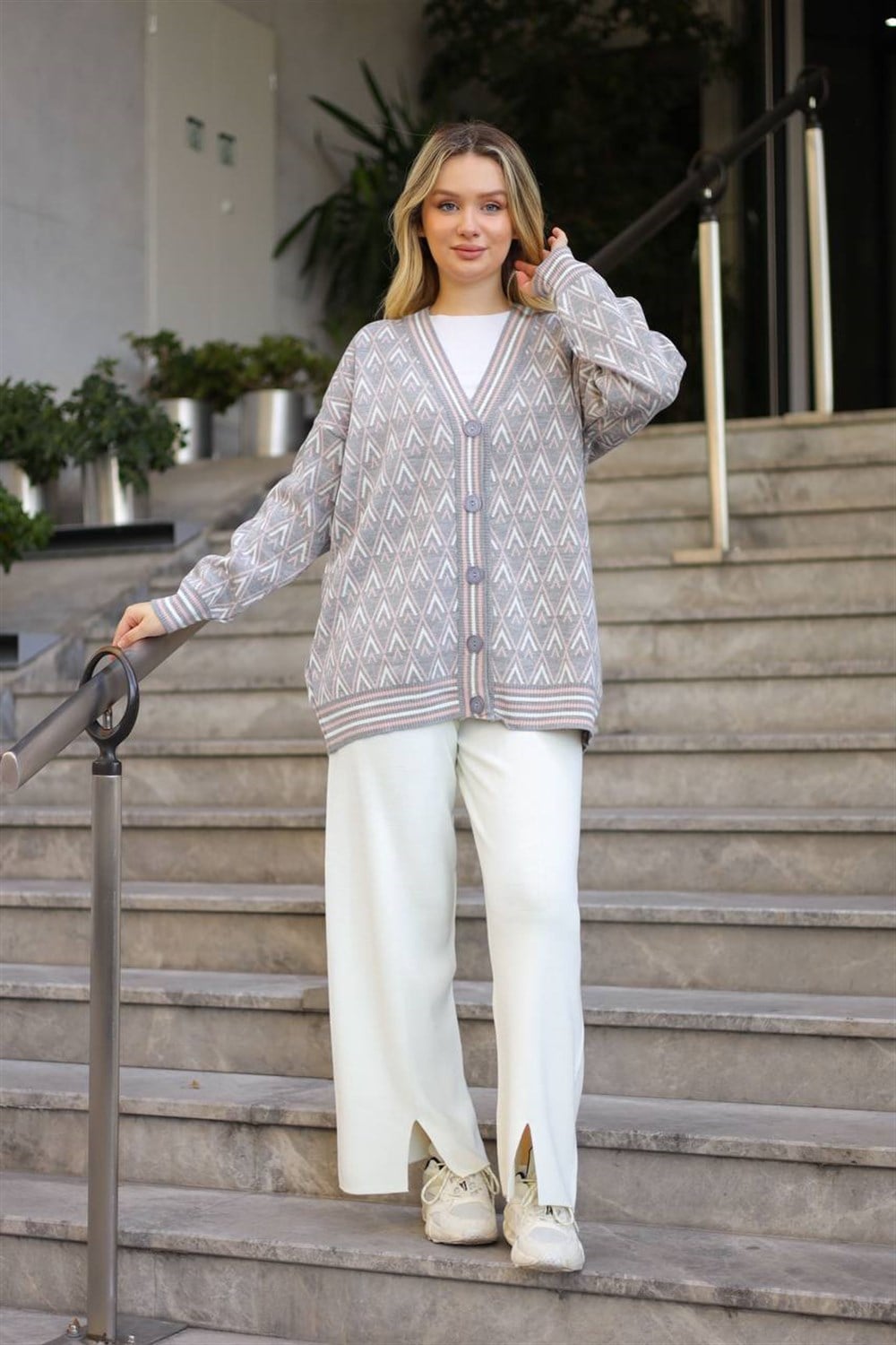 Nervürlü Yırtmaçlı Triko Pantolon