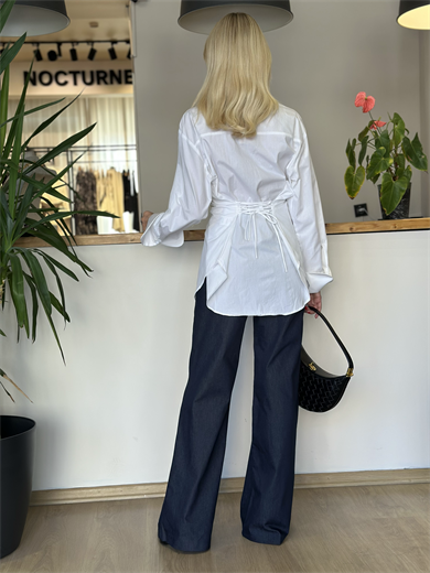 Beyaz Arka Korse Detaylı Gömlek Askı0095