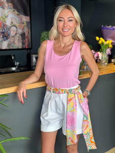 Beyaz Kumaş Kemer Detaylı Şort