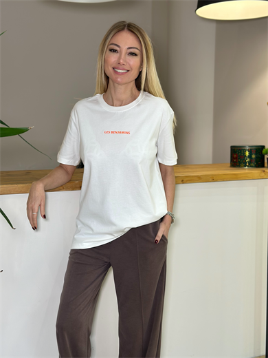 Beyaz Marka Model Tşhirt Askı0011