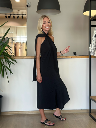 Boyun Detaylı Siyah Elbise Askı0020