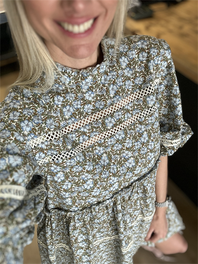 Dantelli Pis Dikiş Elbise