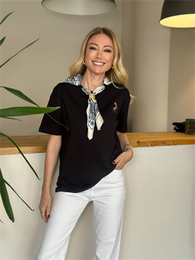 Fular Detaylı Siyah Tşhirt Askı0017